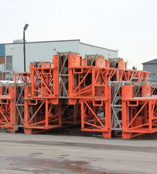 Mast driven lifting equipment rental